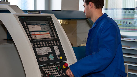 Bearbeitung an CNC Dreh-und Fräsmaschinen - Grundstufe